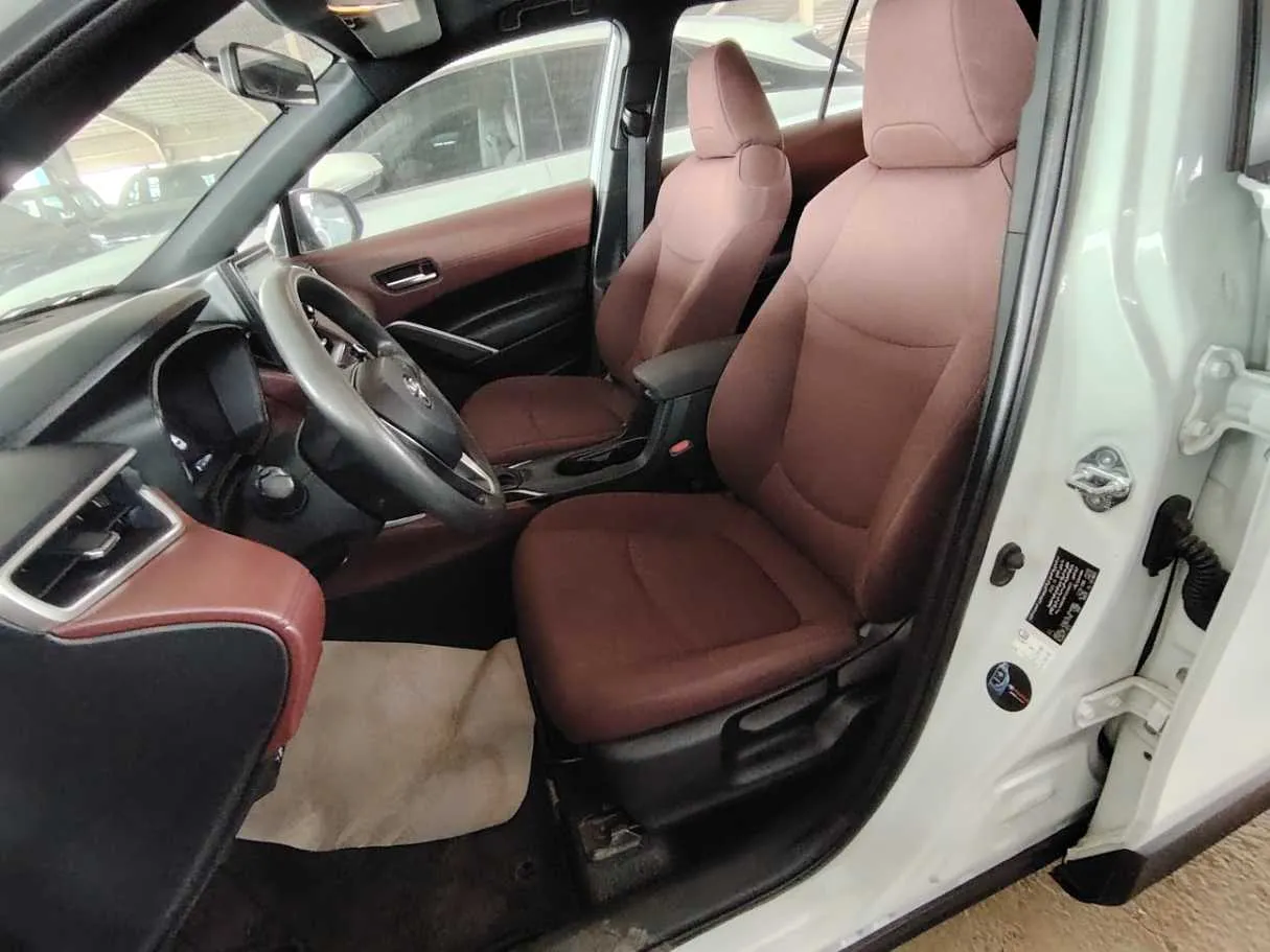Car image 13
