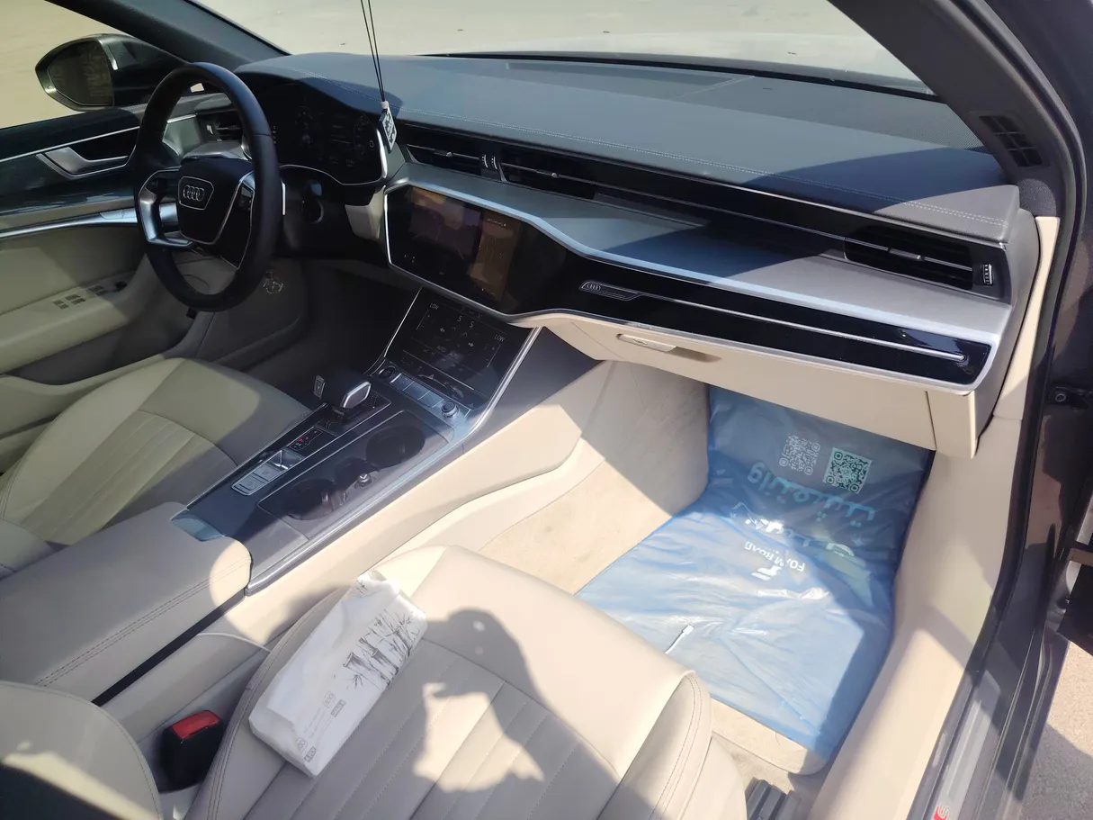 Car image 14
