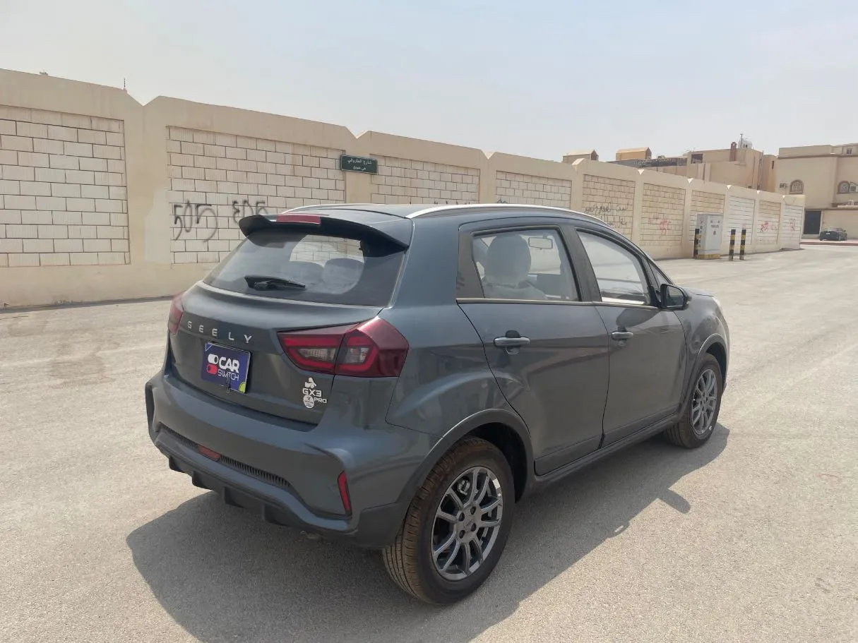 Car image 5