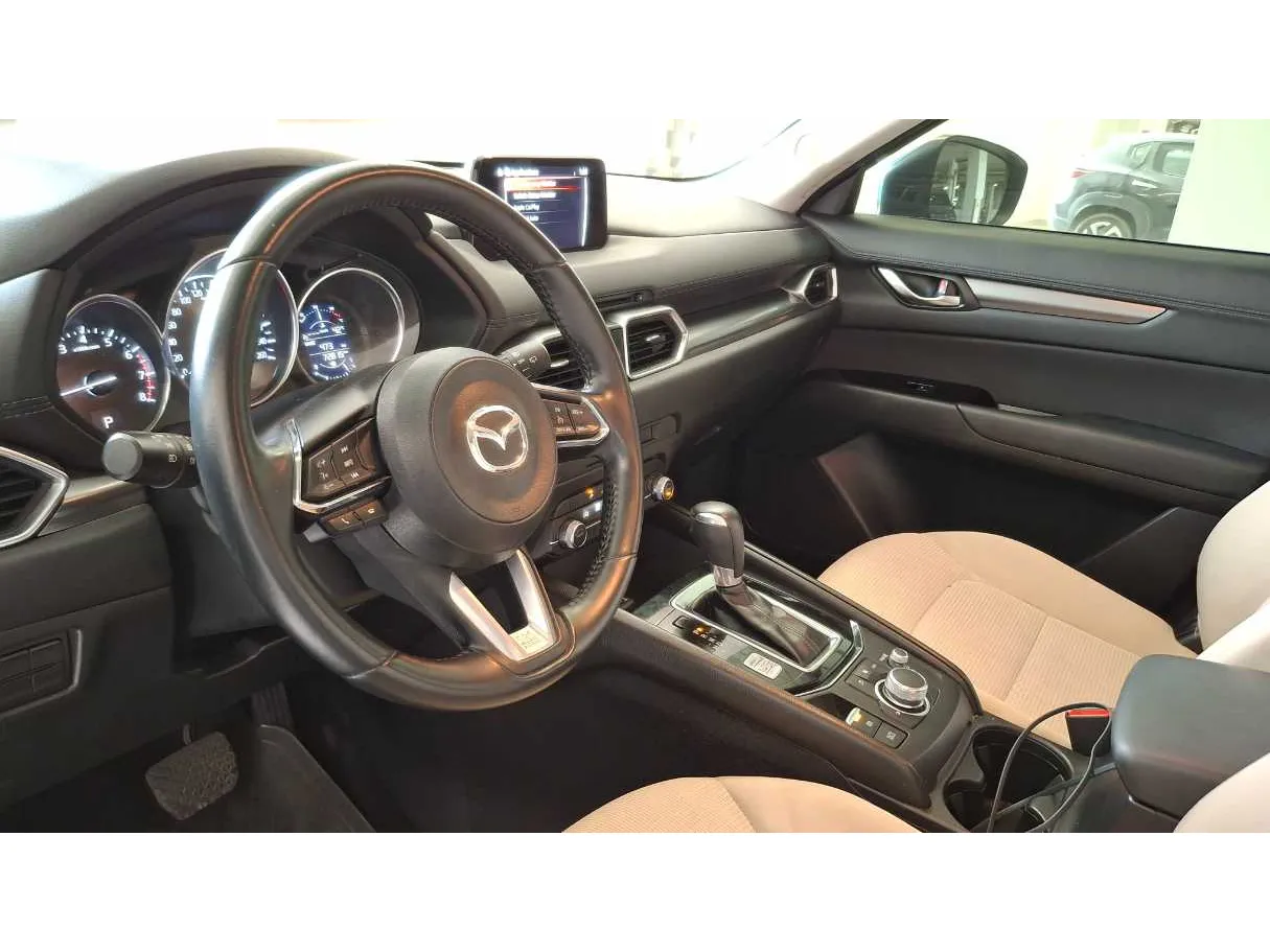 Car image 11