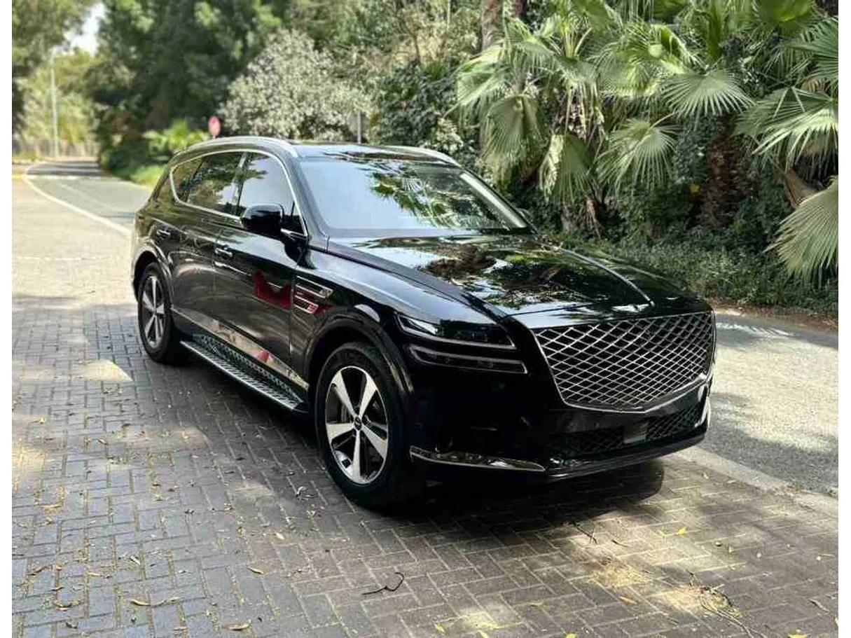 Car image 3
