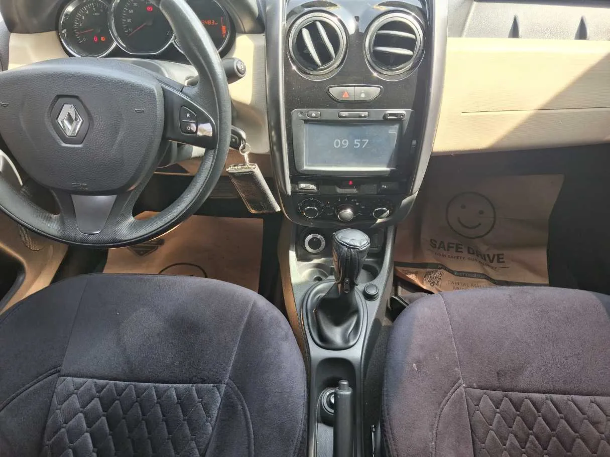 Car image 14