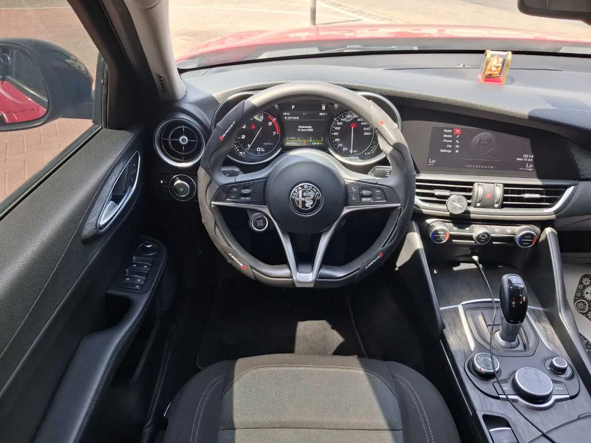 Car image 18