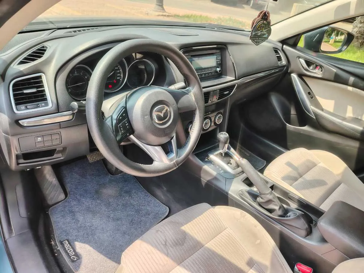 Car image 14