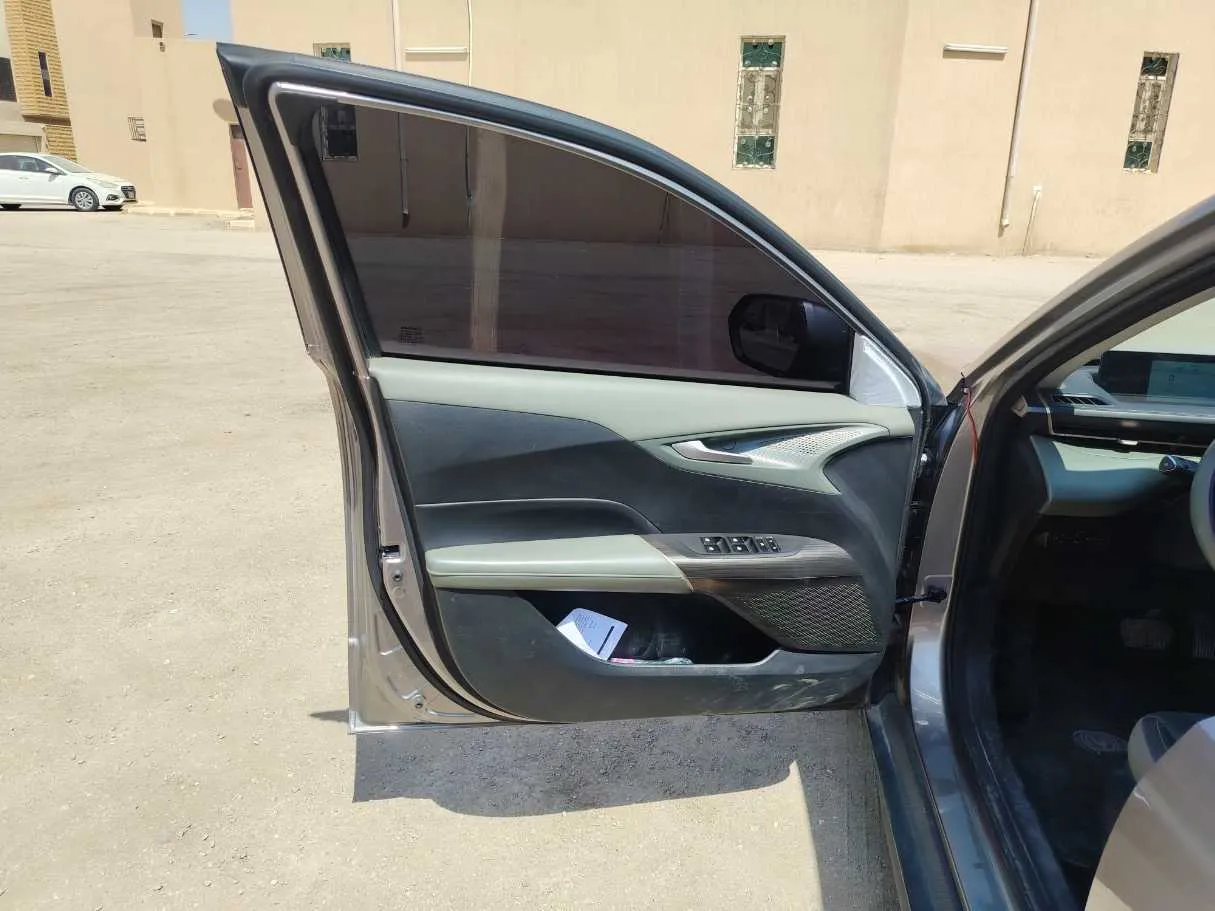 Car image 11