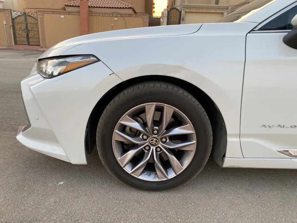 Car image 9