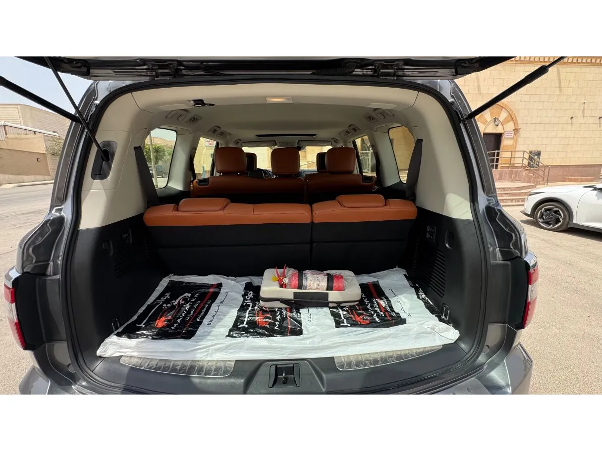 Car image 24
