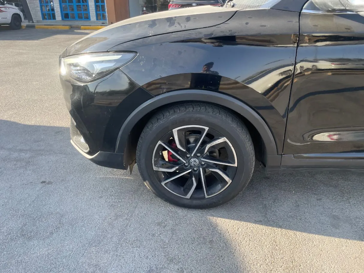 Car image 9