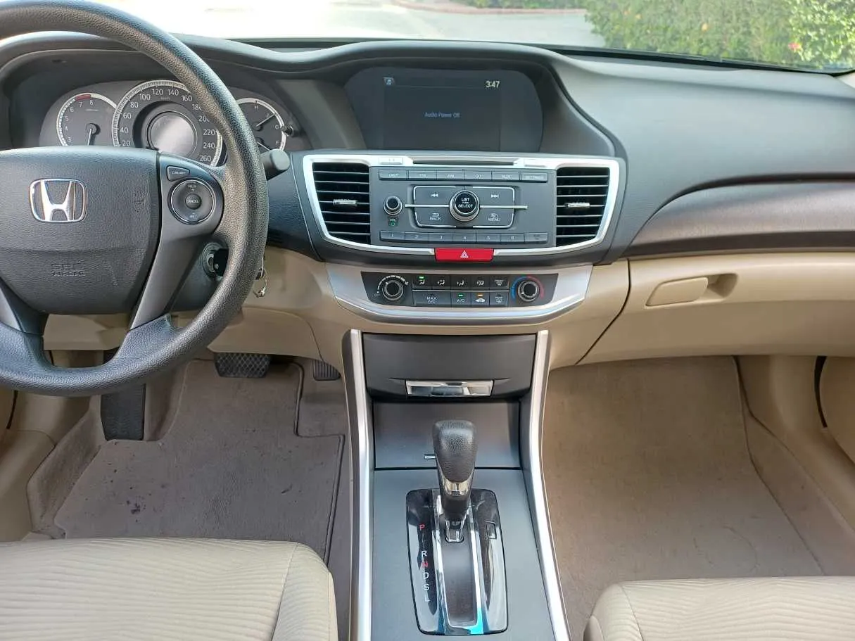 Car image 16