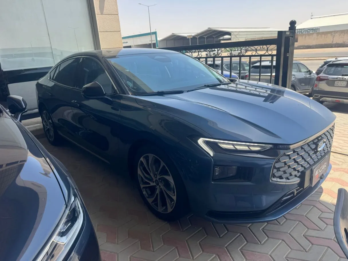 Car image 3