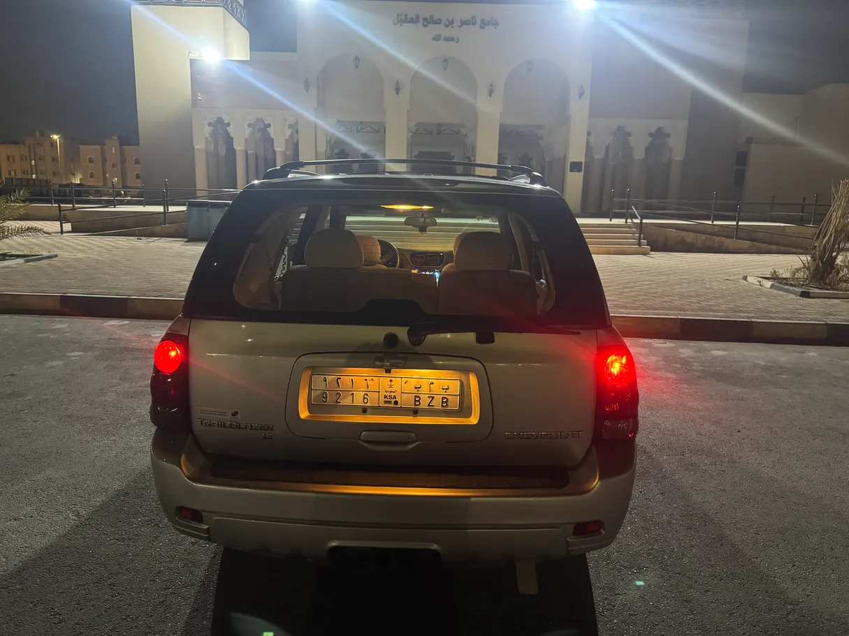 Car image 4