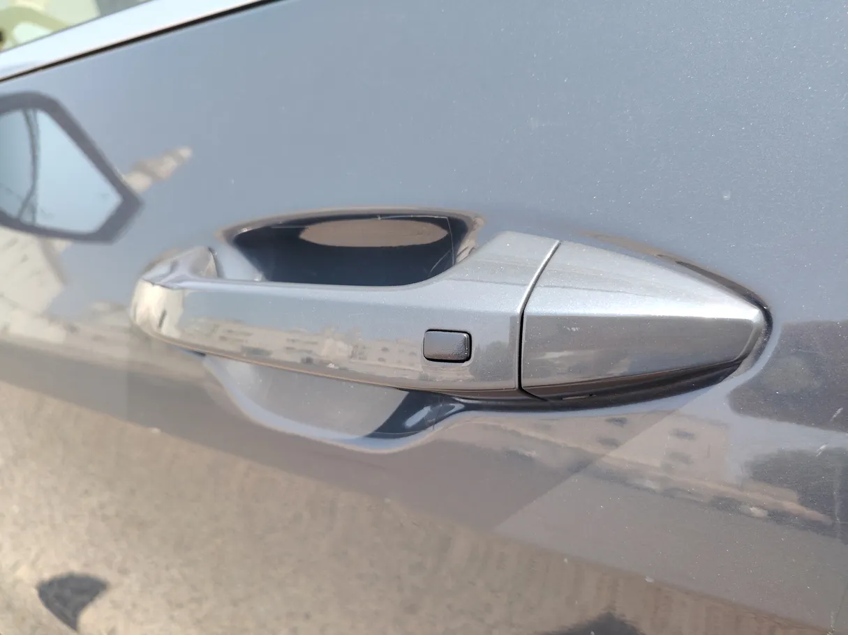 Car image 30