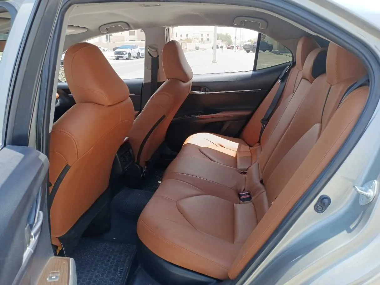 Car image 13
