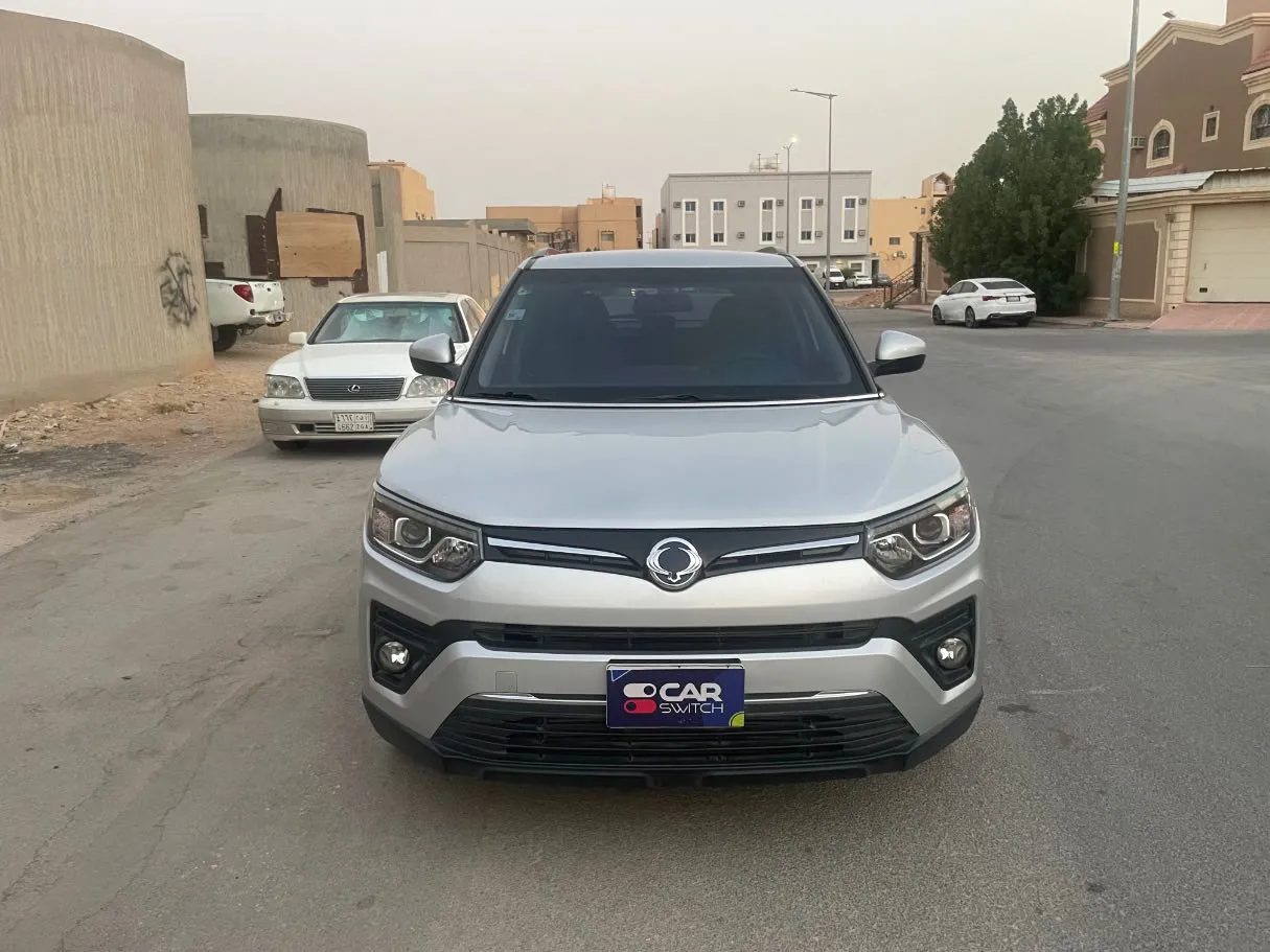 Car image 2