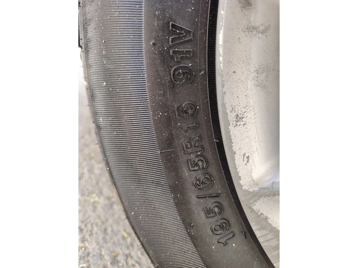 Car image 28