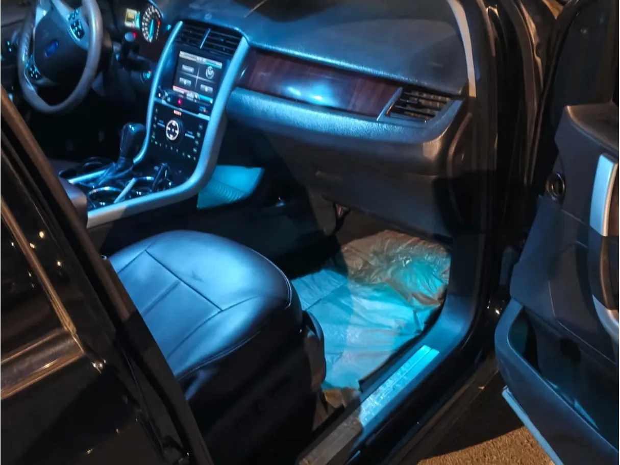 Car image 9