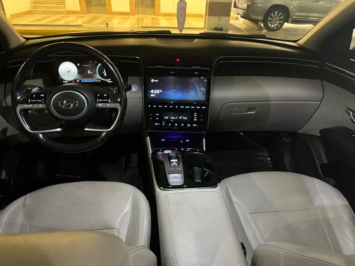 Car image 16