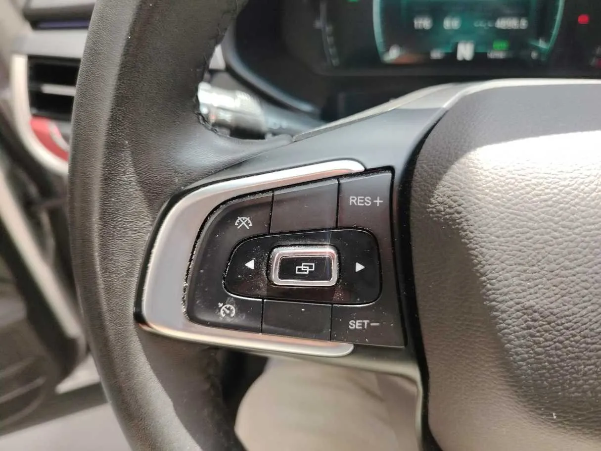 Car image 24