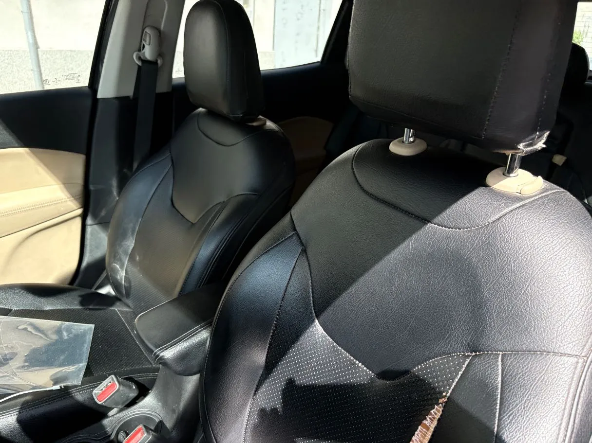 Car image 13