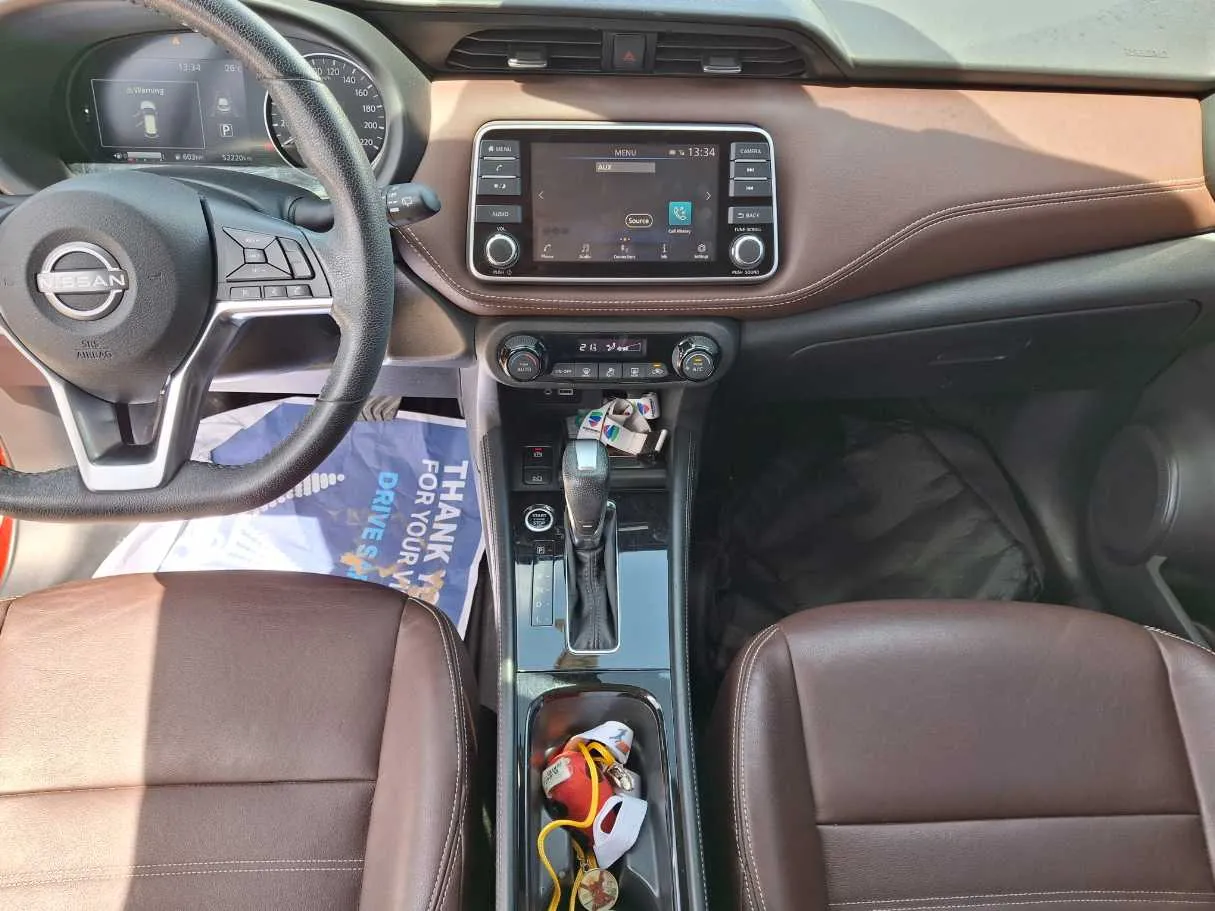 Car image 12