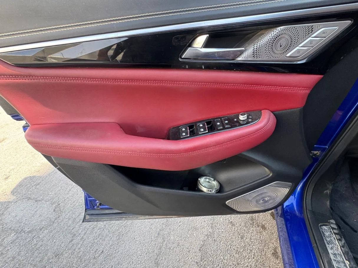Car image 24