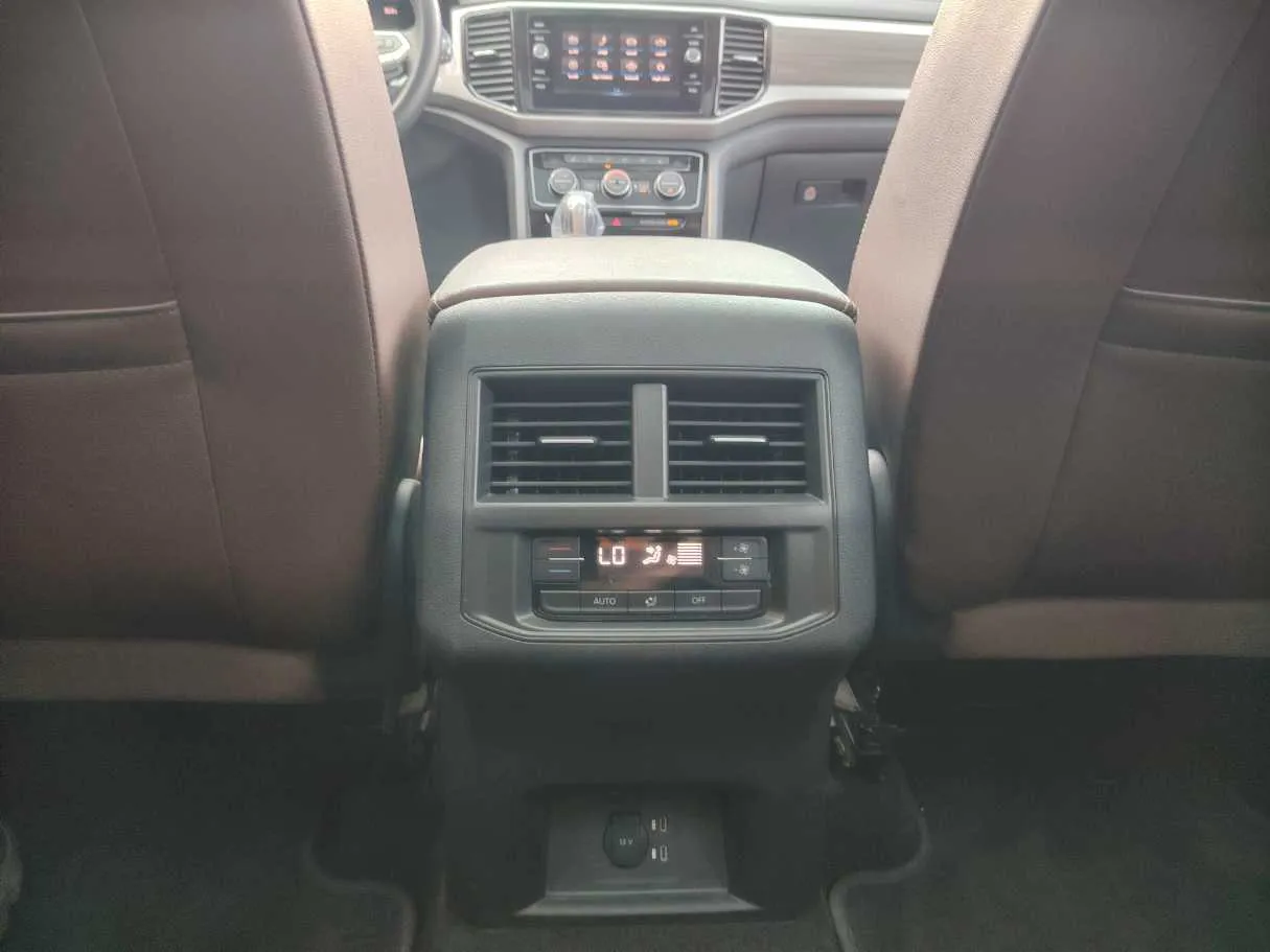 Car image 32