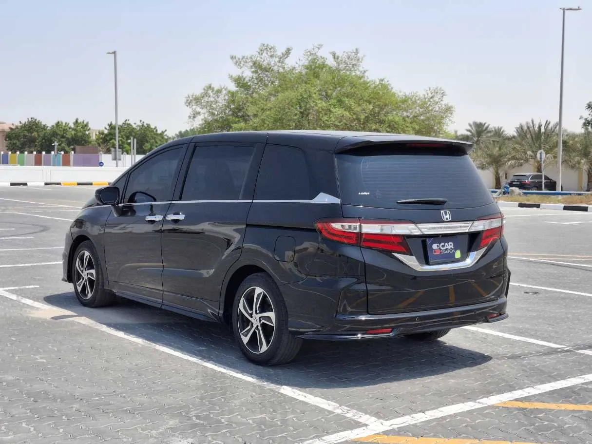 Car image 8