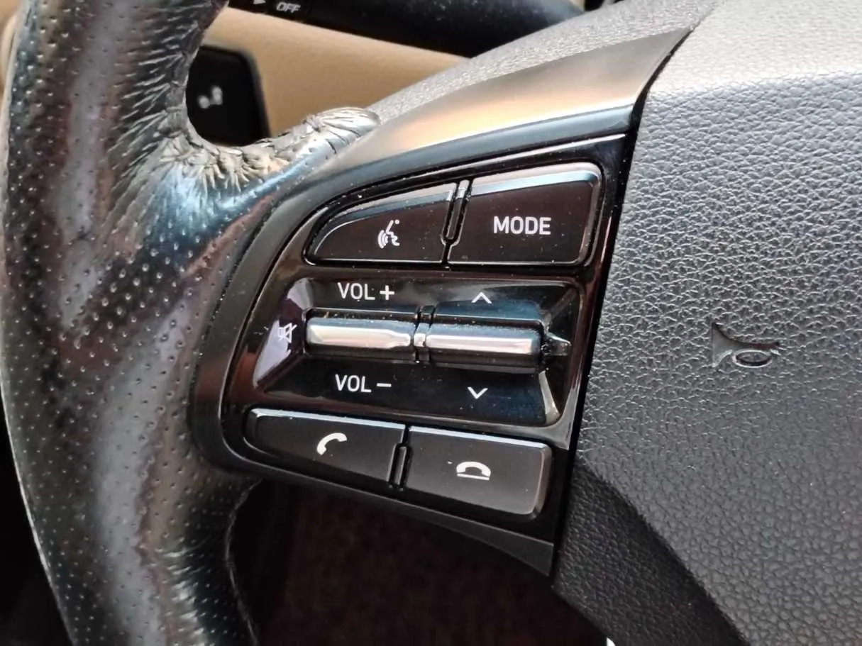 Car image 34