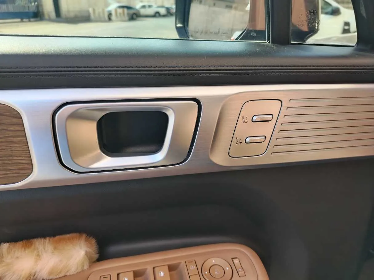Car image 36