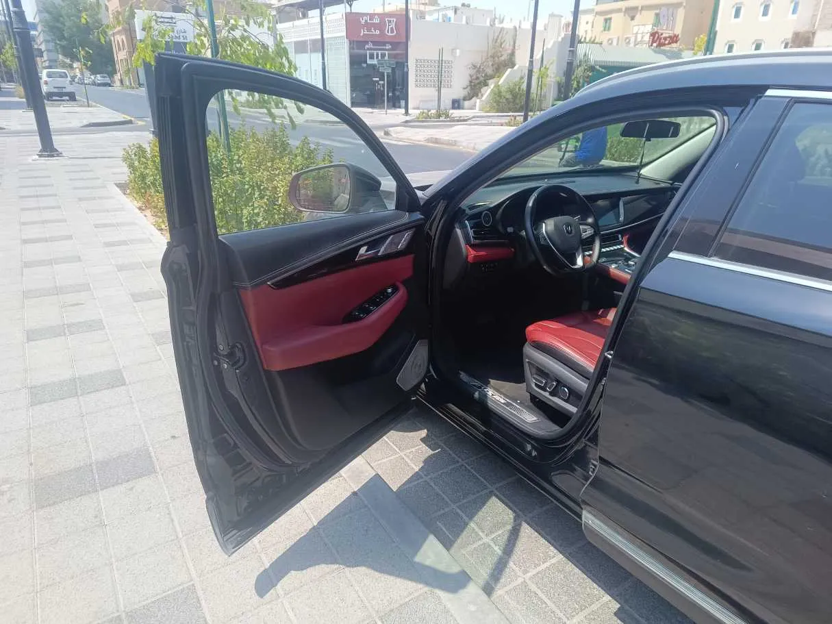 Car image 12