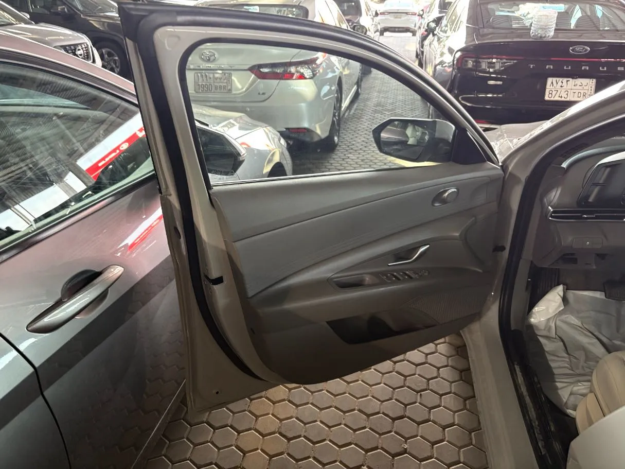 Car image 7