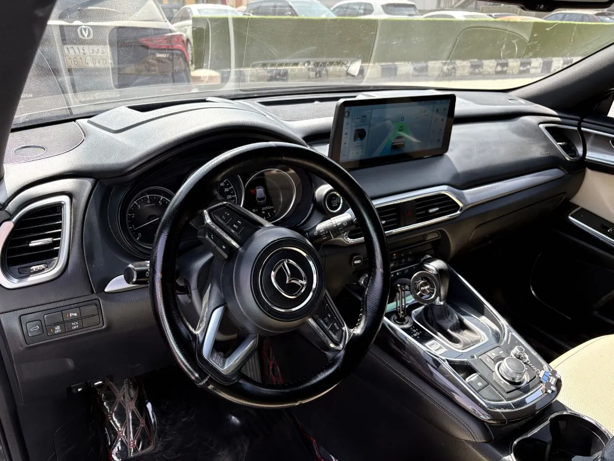 Car image 11