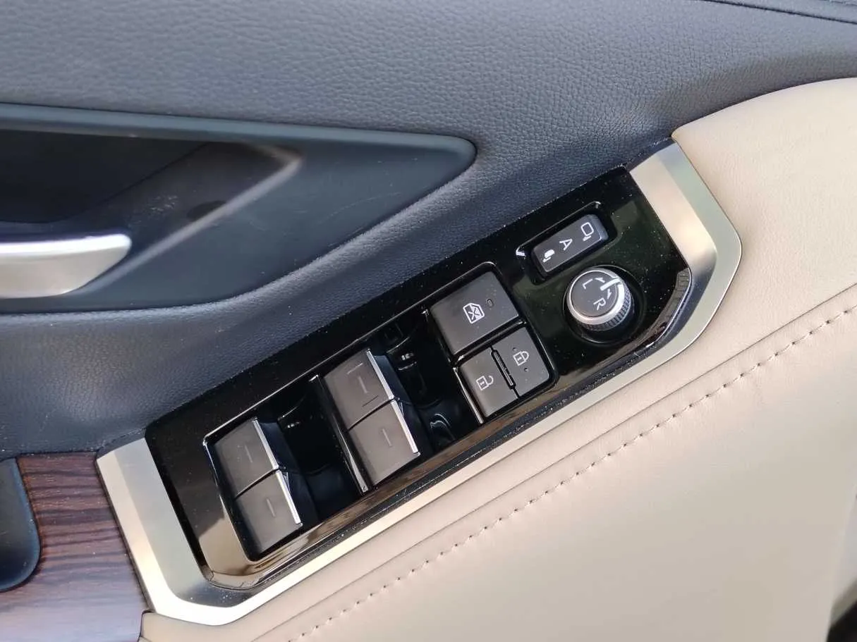 Car image 35
