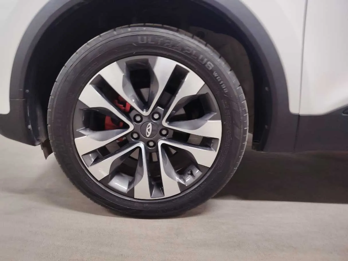 Car image 10