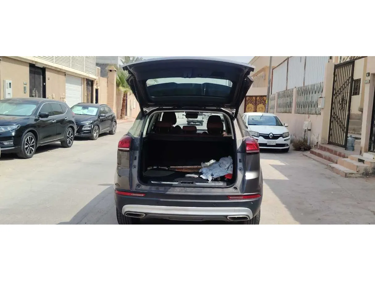 Car image 22