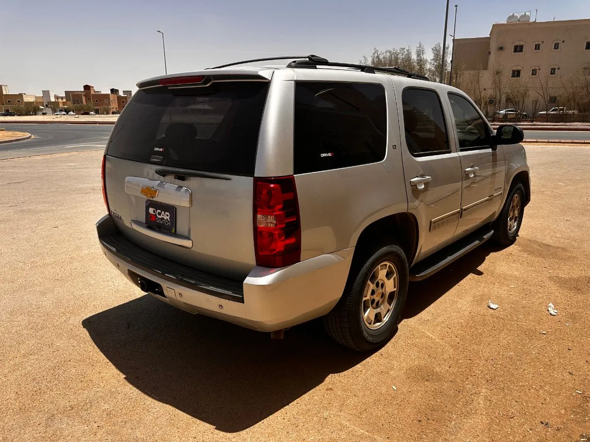 Car image 5