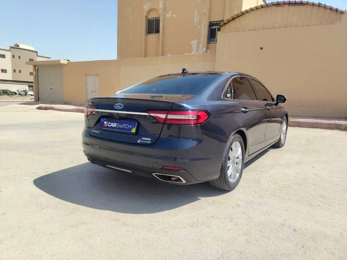 Car image 5