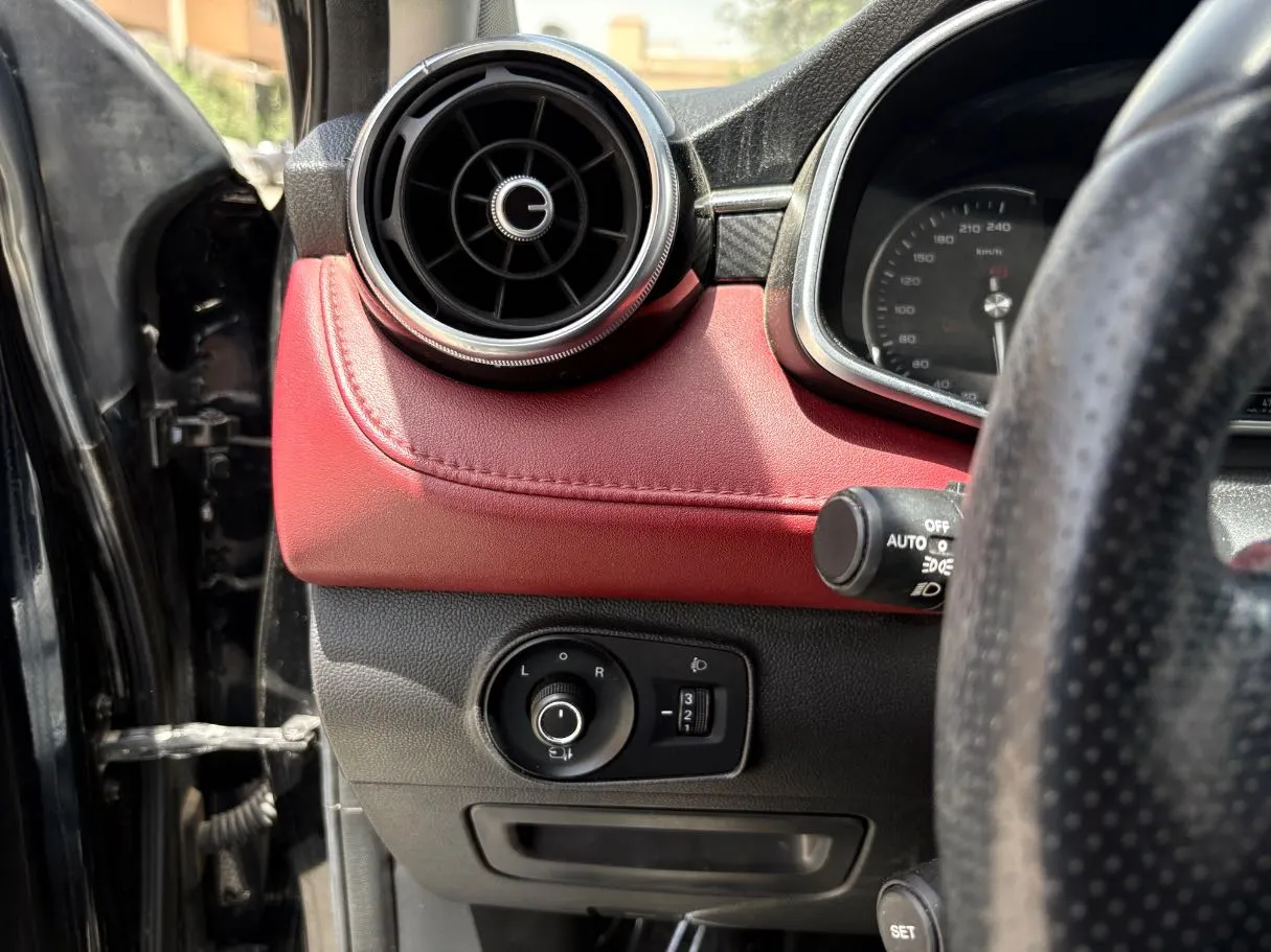 Car image 25