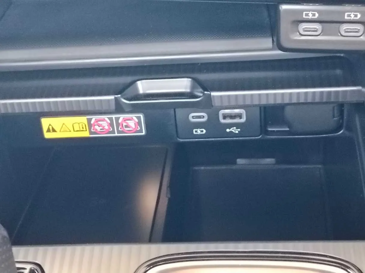 Car image 30