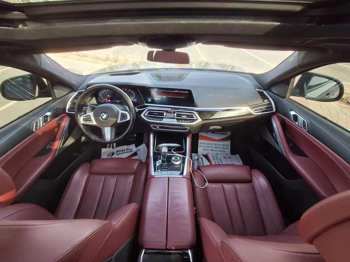 Car image 14