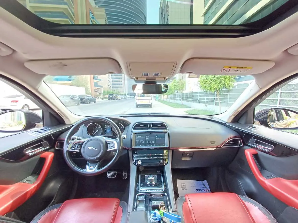 Car image 17