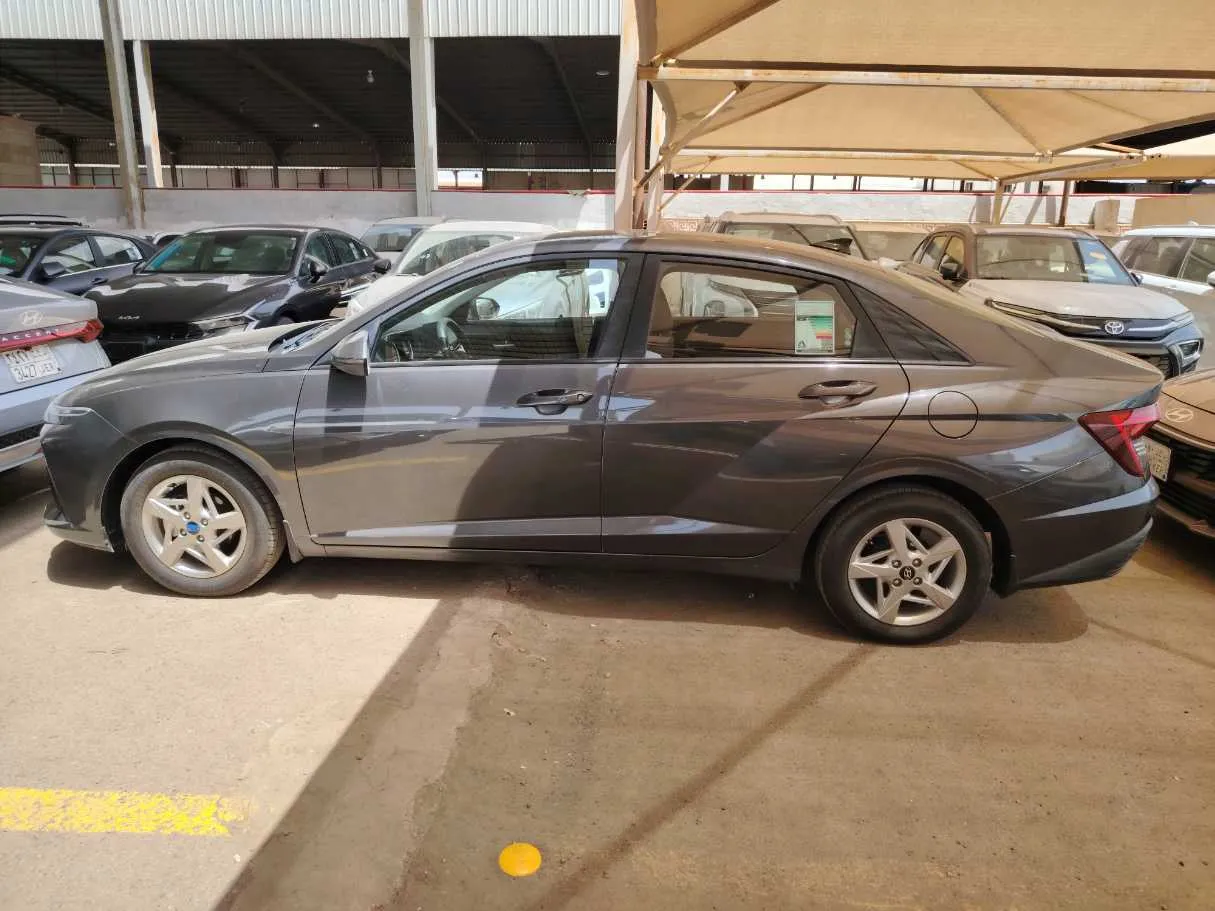 Car image 8