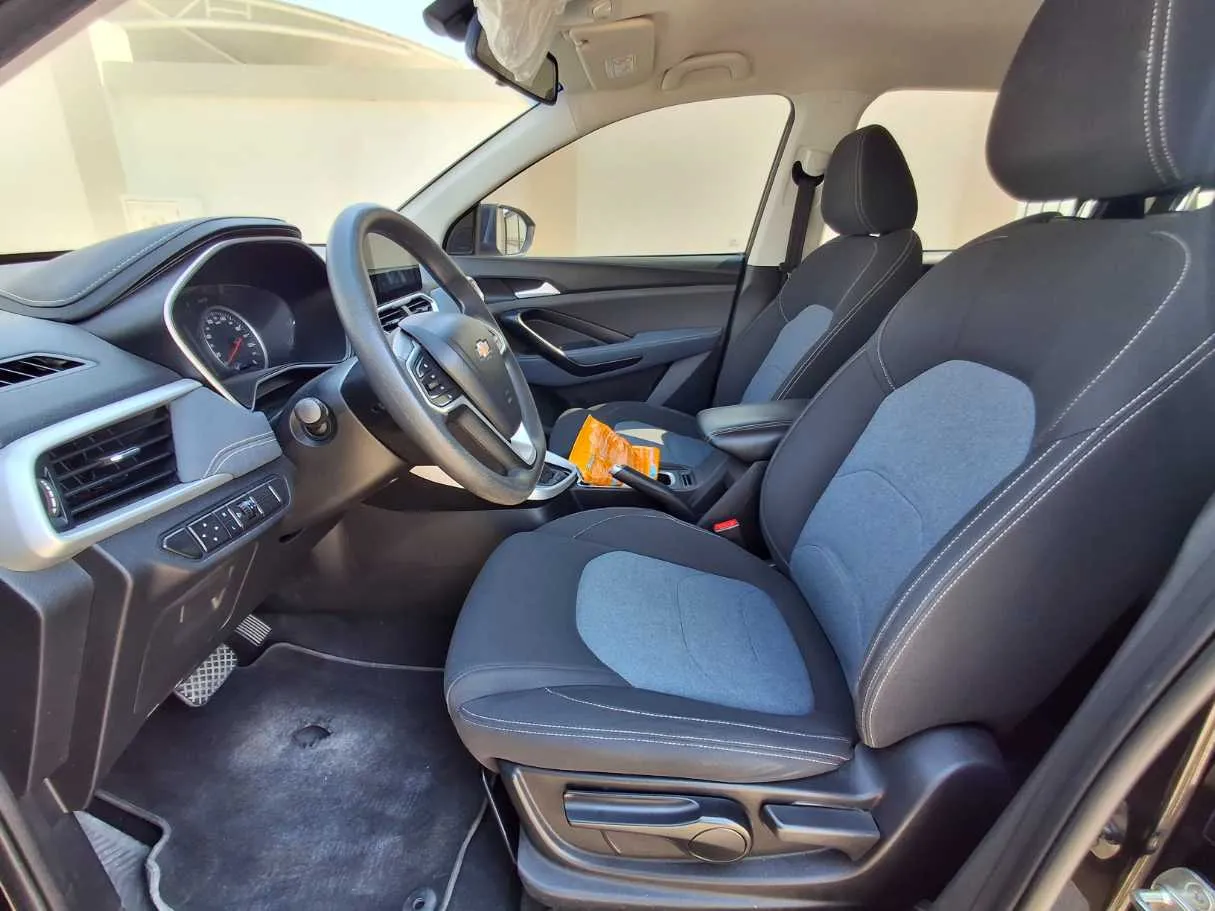 Car image 12
