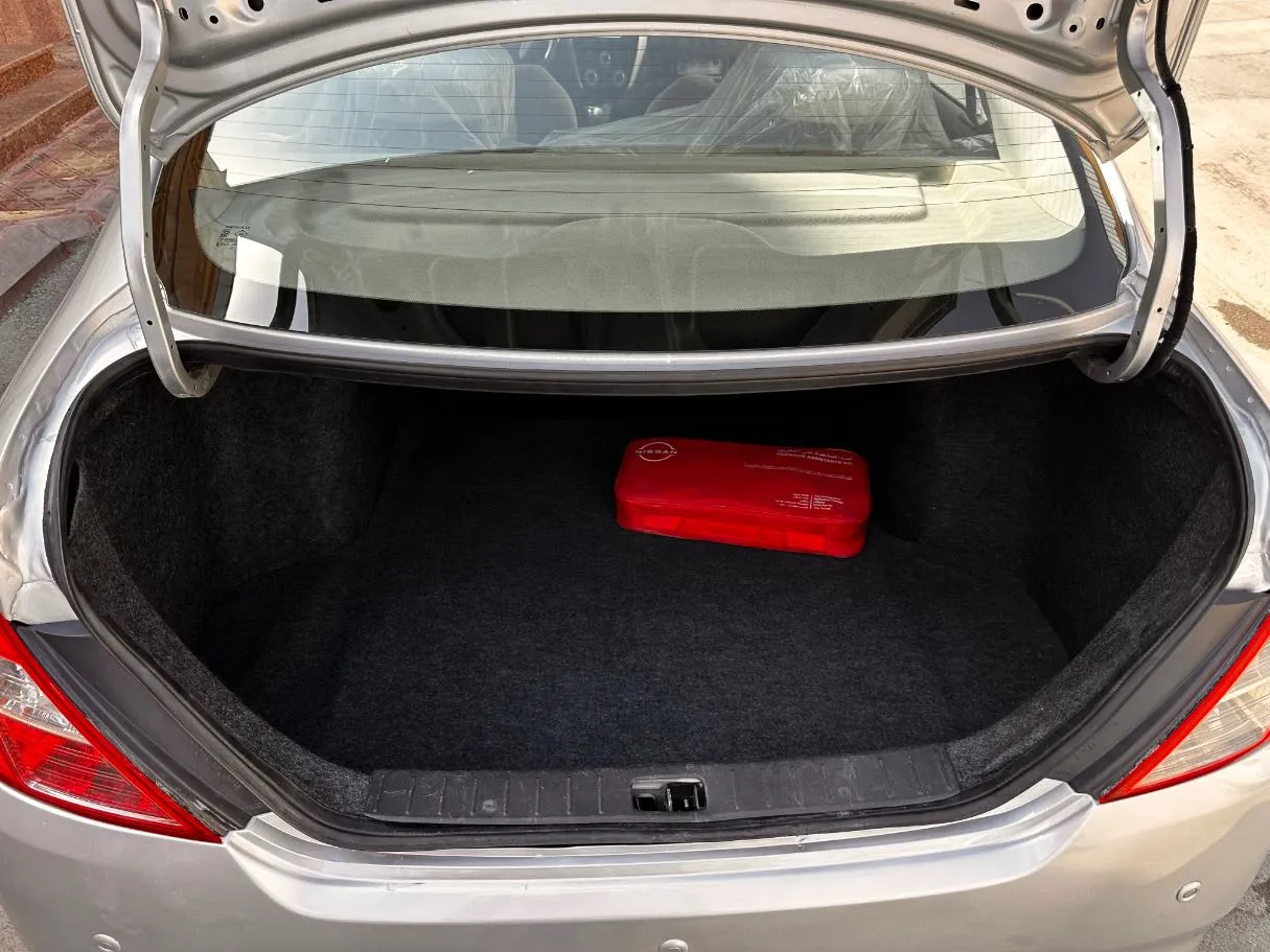 Car image 24