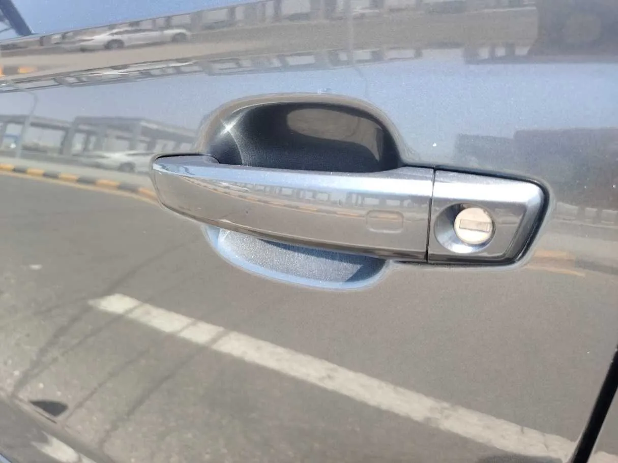Car image 27