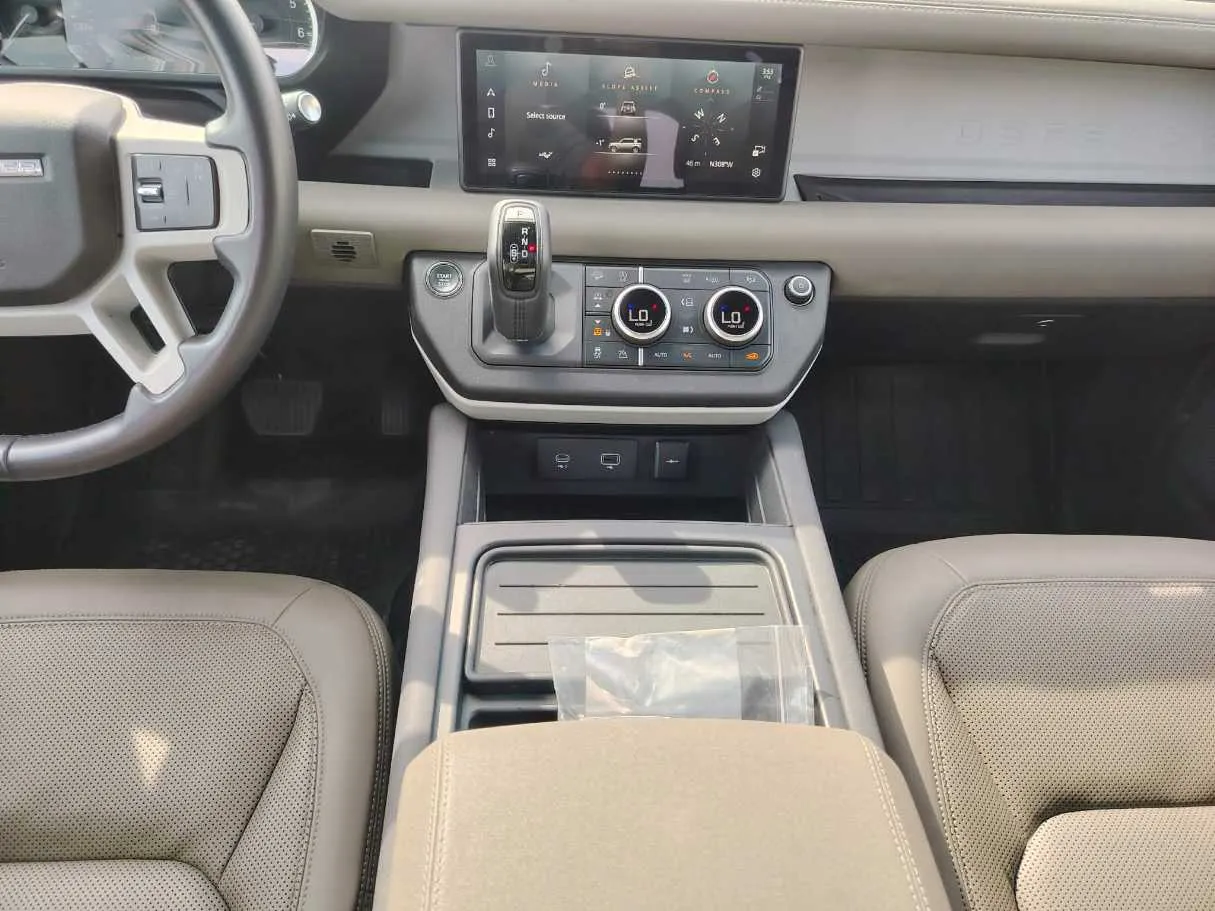 Car image 23