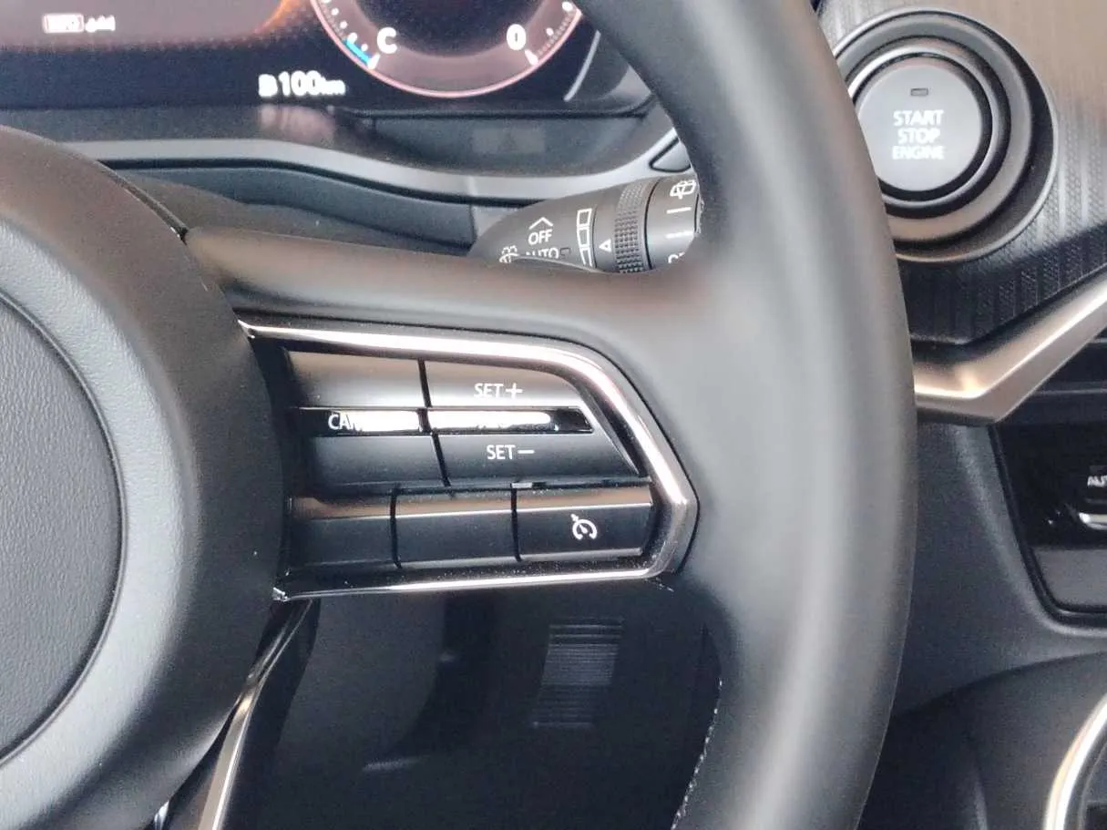 Car image 25