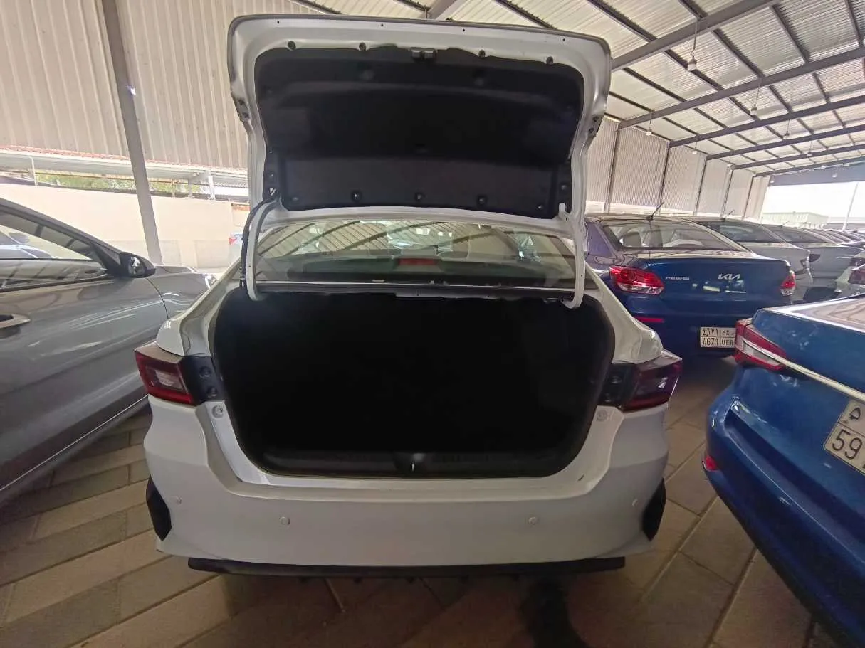 Car image 22