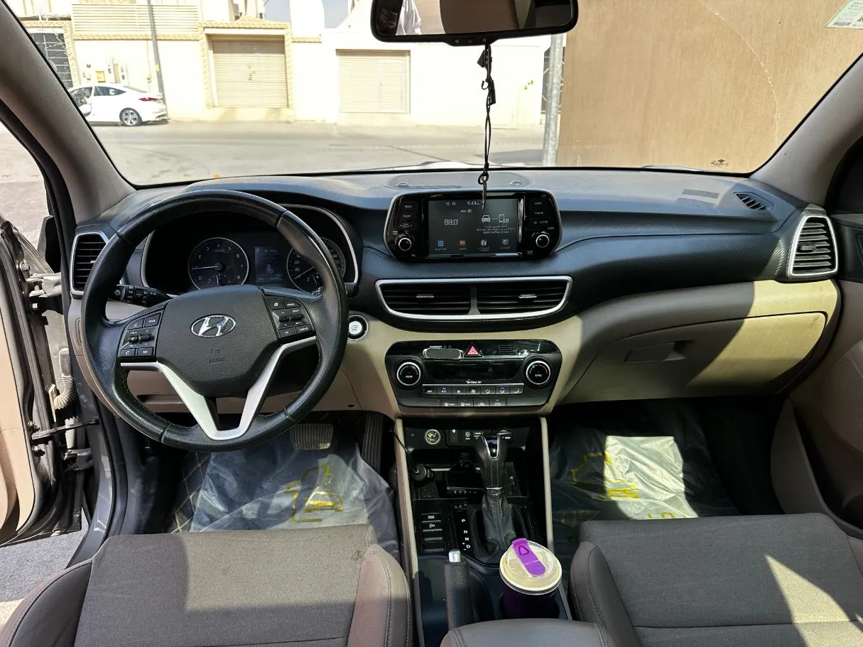 Car image 17