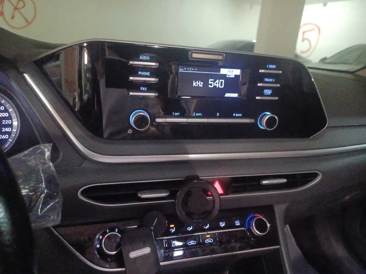 Car image 17
